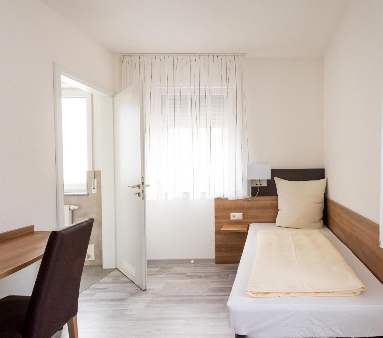 Gruener Baum Bed & Breakfast Langenau Exterior photo