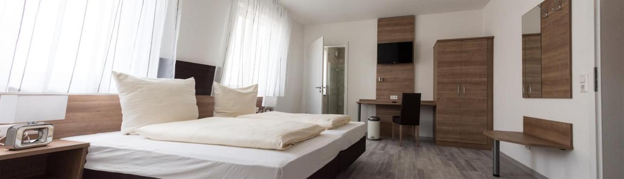 Gruener Baum Bed & Breakfast Langenau Exterior photo